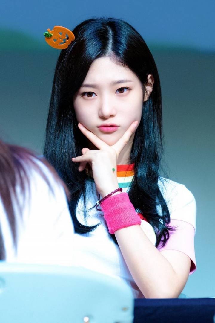 아침을 여는 정채연 | 인스티즈