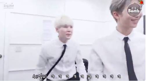 [방탄소년단] 뷔 얼굴에 감탄하는 사람들 | 인스티즈