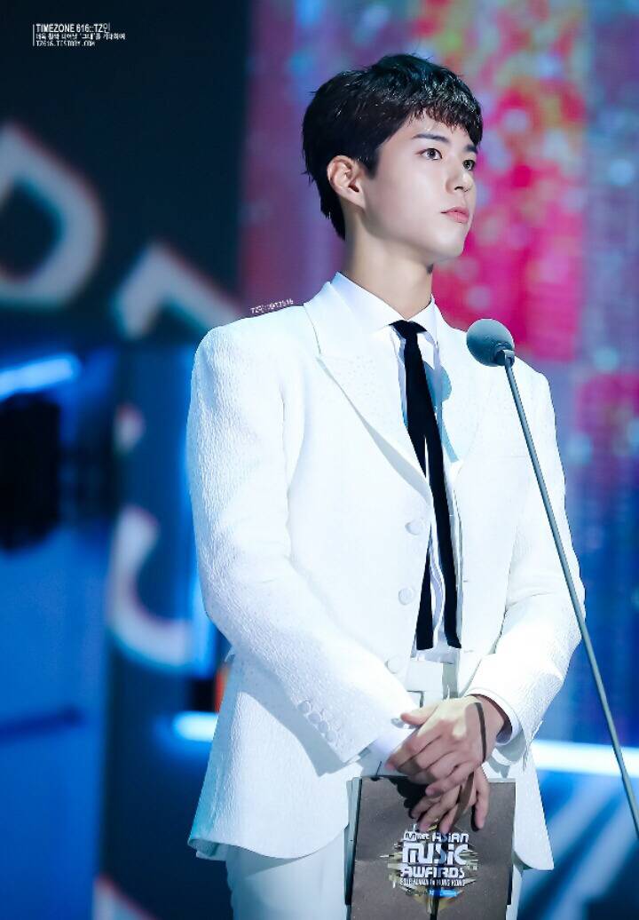 남배우치고 다양한 코디 시도하는 박보검 스타일리스트.jpg | 인스티즈