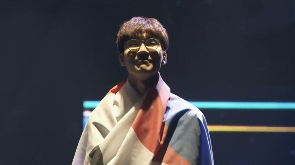 [LOL] 롤드컵 4강 오프닝에 태극기 두르고 등장한 와디드ㄷㄷㄷㄷㄷㄷㄷㄷ(움짤) | 인스티즈