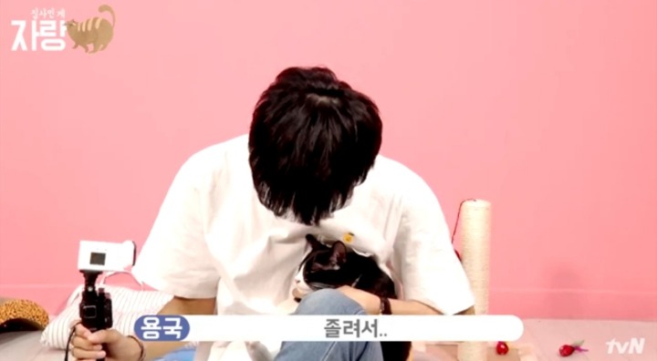 [집사인게자랑] 평화로운 고양이 발톱 자르기.jpg | 인스티즈