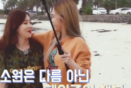 여기저기 막 뽀뽀하고 다니는 헤이즈.gif | 인스티즈