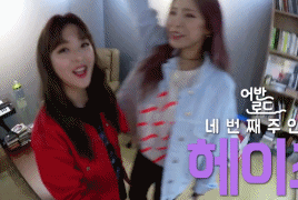 여기저기 막 뽀뽀하고 다니는 헤이즈.gif | 인스티즈