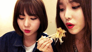맛나게 먹는 여자친구 은하.gif | 인스티즈