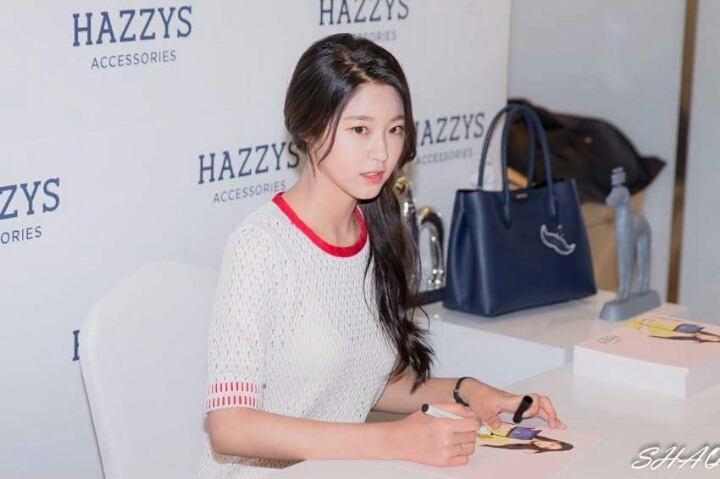 뽀사시한 설현 | 인스티즈