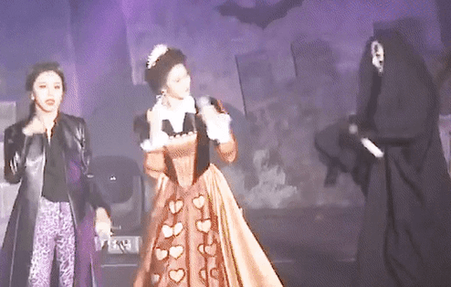 멤버들 배꼽 훔쳐가는 트와이스 정연 ㅋㅋㅋㅋㅋㅋㅋ.gif | 인스티즈