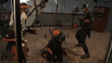 영화 레이드 촬영현장.gif | 인스티즈