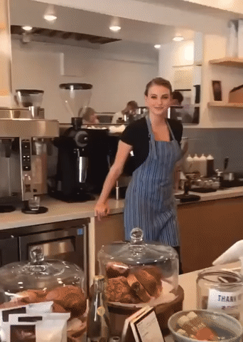 남자 손님들이 줄을 선다는 커피숍.gif | 인스티즈