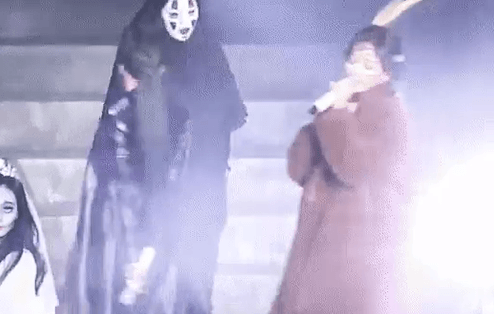 멤버들 배꼽 훔쳐가는 트와이스 정연 ㅋㅋㅋㅋㅋㅋㅋ.gif | 인스티즈