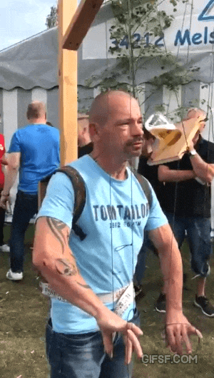 스스로를 고문하는 남자.gif | 인스티즈