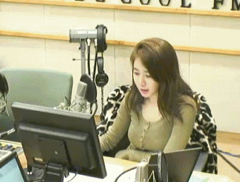 라디오 열심히 하는 유인나.gif | 인스티즈