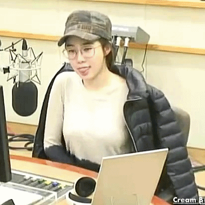 라디오 열심히 하는 유인나.gif | 인스티즈