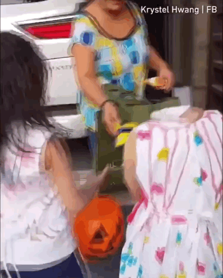 할로윈 코스튬 입고 사탕 얻으러 가는 어린이.gif (주의?) | 인스티즈