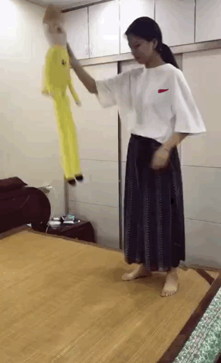 인형 따라하는 일본녀.gif | 인스티즈