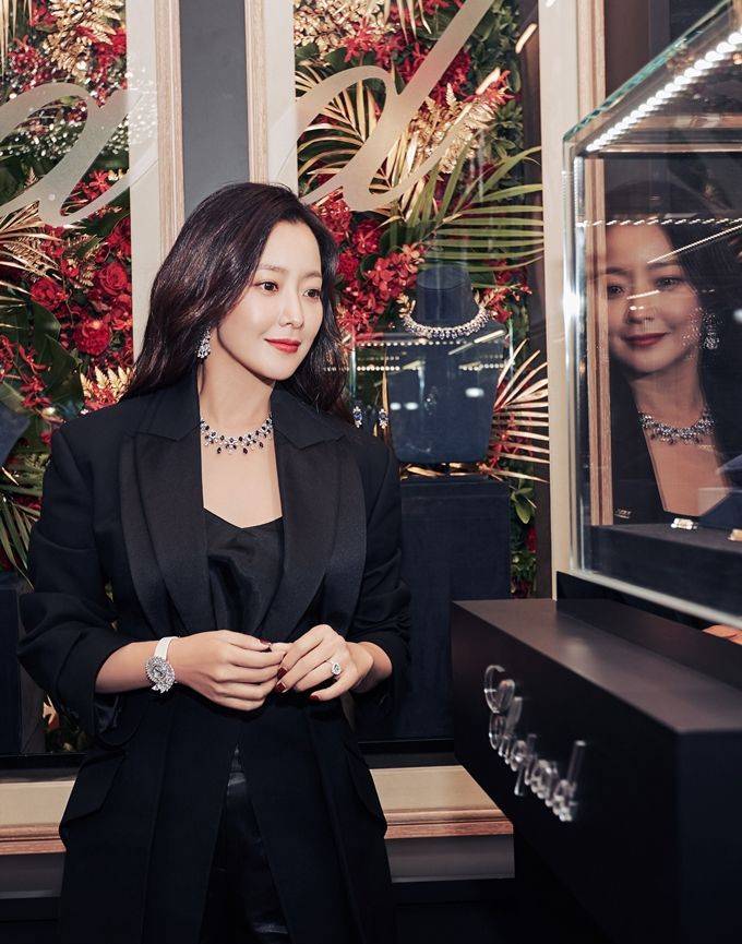 오늘자 김희선 ㄷㄷ | 인스티즈