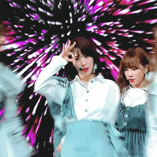 오늘자 팬들 사이에서 반응 좋은 엠카 사쿠라.gif | 인스티즈