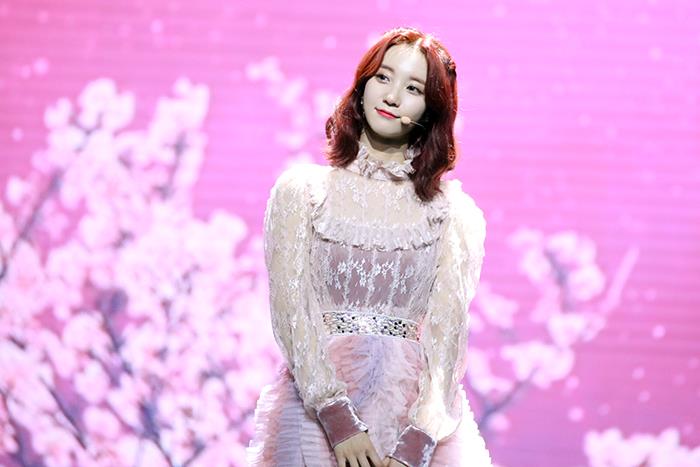 최근 오마이걸 가을동화 콘서트.jpg | 인스티즈