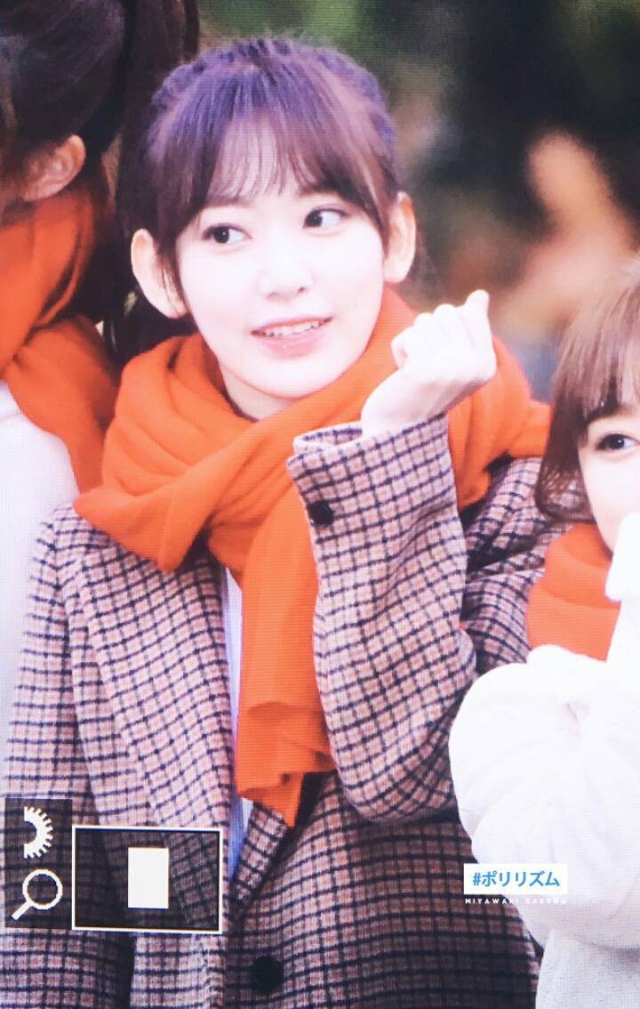 오늘자 뮤뱅 출근길 사쿠라 | 인스티즈