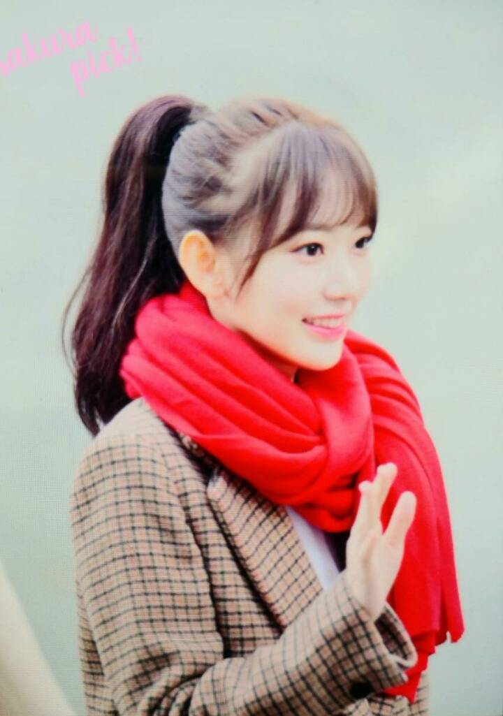 오늘자 뮤뱅 출근길 사쿠라 | 인스티즈