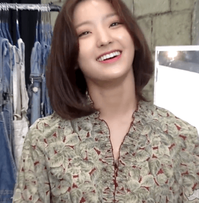 뱀옷도 어울리는 이새롬.gif | 인스티즈