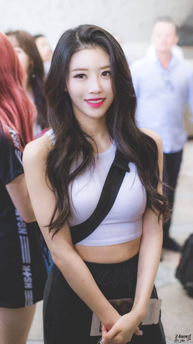 공항 출국길에서 과감한(?) 패션의 러블리즈 미주.jpg | 인스티즈