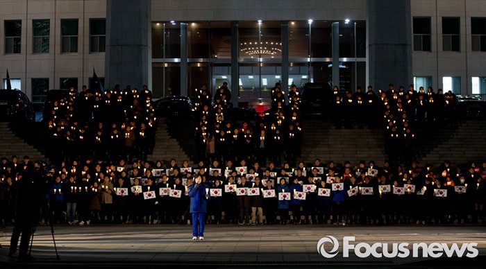 지난 3일동안의 더불어민주당 박근혜 탄핵 촛불집회 (퍼포먼스) | 인스티즈