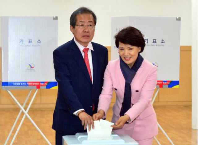 홍준표 : 어...잠깐만... | 인스티즈