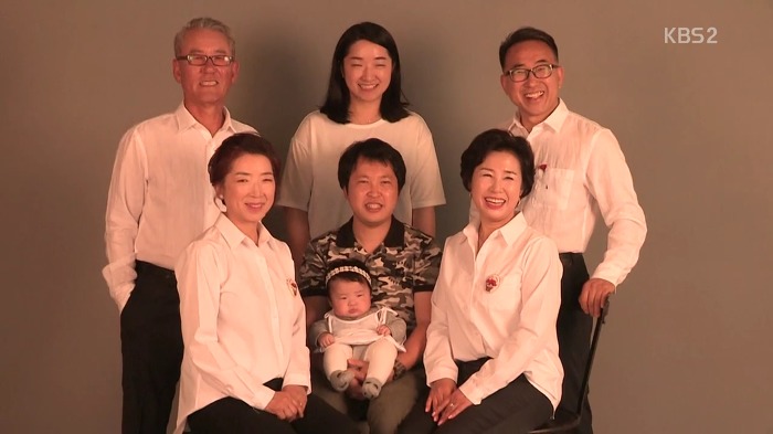 [다큐3일] 어버이날 선물로 양가 부모님께 리마인드 웨딩촬영 선물한 부부.jpg | 인스티즈