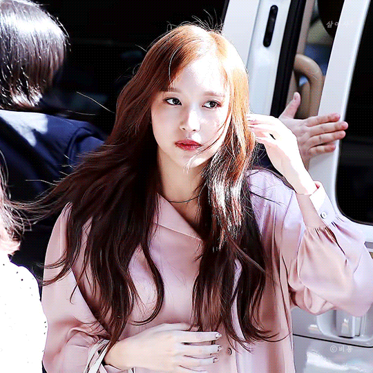 차에서 내릴때마다 레전드찍는 미나 | 인스티즈