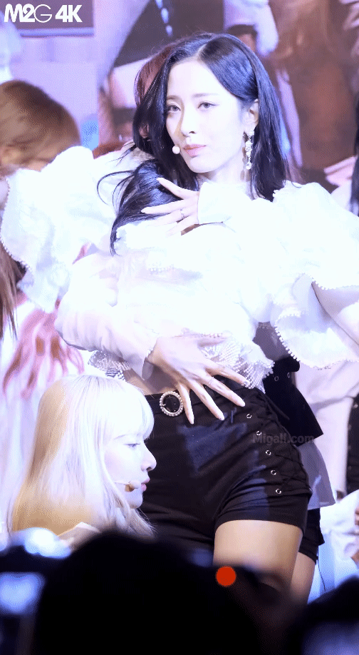 망사스타킹 착용한 우주소녀의 섹시 아이콘 보나.gif | 인스티즈