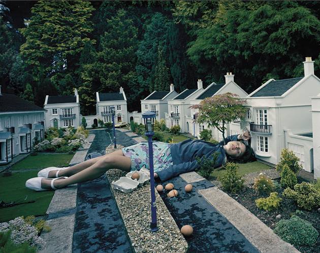 나이에 비해 성장이 빨리 진행된 10대의 정체성을 담은 사진 . jpg | 인스티즈