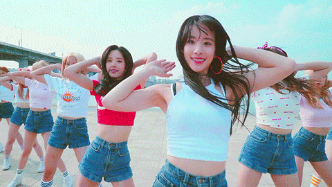 안무영상으로 욕 먹고 정신 똑디 차린 회사 (feat. 우주소녀) (데이터주의) | 인스티즈