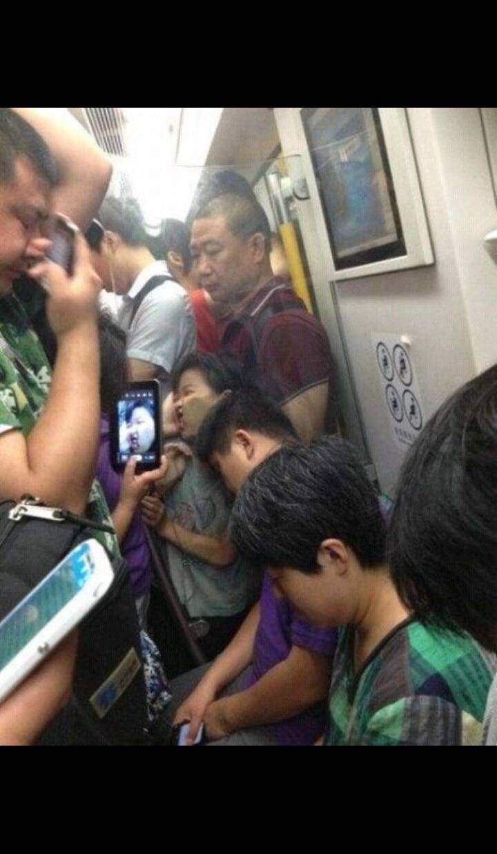 중국의 지하철 풍경.jpg | 인스티즈