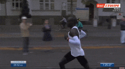 마라톤 세계기록 스피드 느껴보는 독일 시민들 | 인스티즈