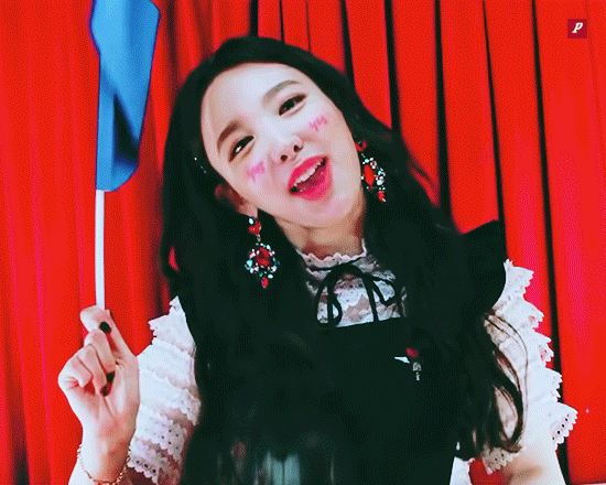 예스올예스 뮤비에서 레전드 짤 생성해버린 임나봉 | 인스티즈