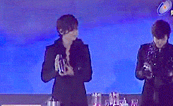 뭔가를 부수는 유노윤호 모음 | 인스티즈