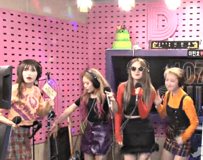 붐붐라디에오에서 저세상텐션을 보여준 프로미스나인.GIF | 인스티즈