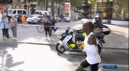 마라톤 세계기록 스피드 느껴보는 독일 시민들 | 인스티즈