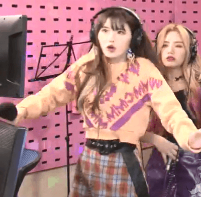 붐붐라디에오에서 저세상텐션을 보여준 프로미스나인.GIF | 인스티즈