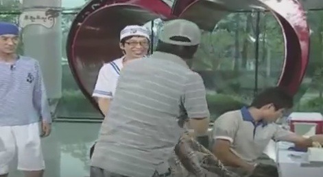 박명수에게 깐족대는 유재석.jpg | 인스티즈