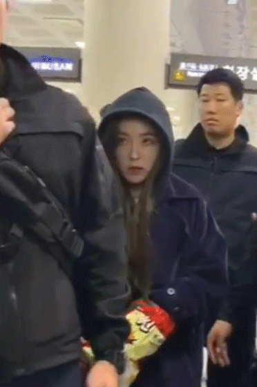 눈치보면서 썬칩 먹는 아이린.gif | 인스티즈