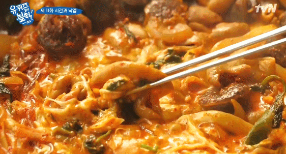 [유퀴즈온더블럭] 곱창+순대볶음으로 점심 먹는 유재석-조세호.jpgif | 인스티즈