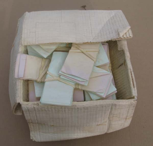 돈다발 들어있는 상자인줄 알았는데... | 인스티즈