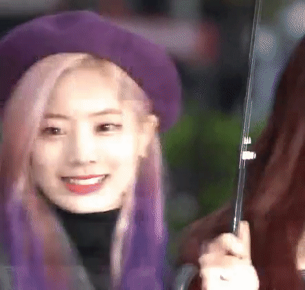 아침부터 미모 지붕킥 해버리는 트와이스 뮤뱅 출근길 짤 모음 ㄷㄷㄷㄷ | 인스티즈