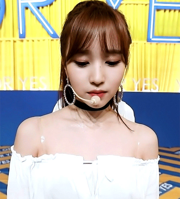 181109 묘이 미나 뮤직뱅크 출근길 | 인스티즈