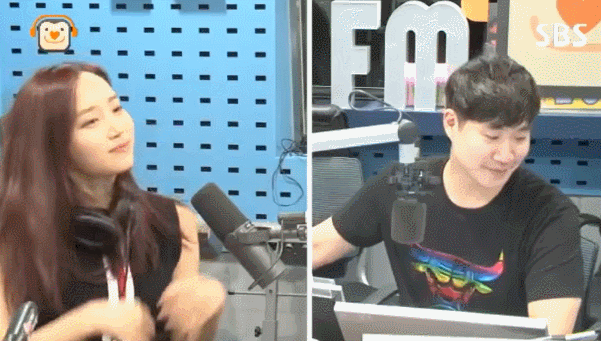 끼부리는 아나운서.gif | 인스티즈