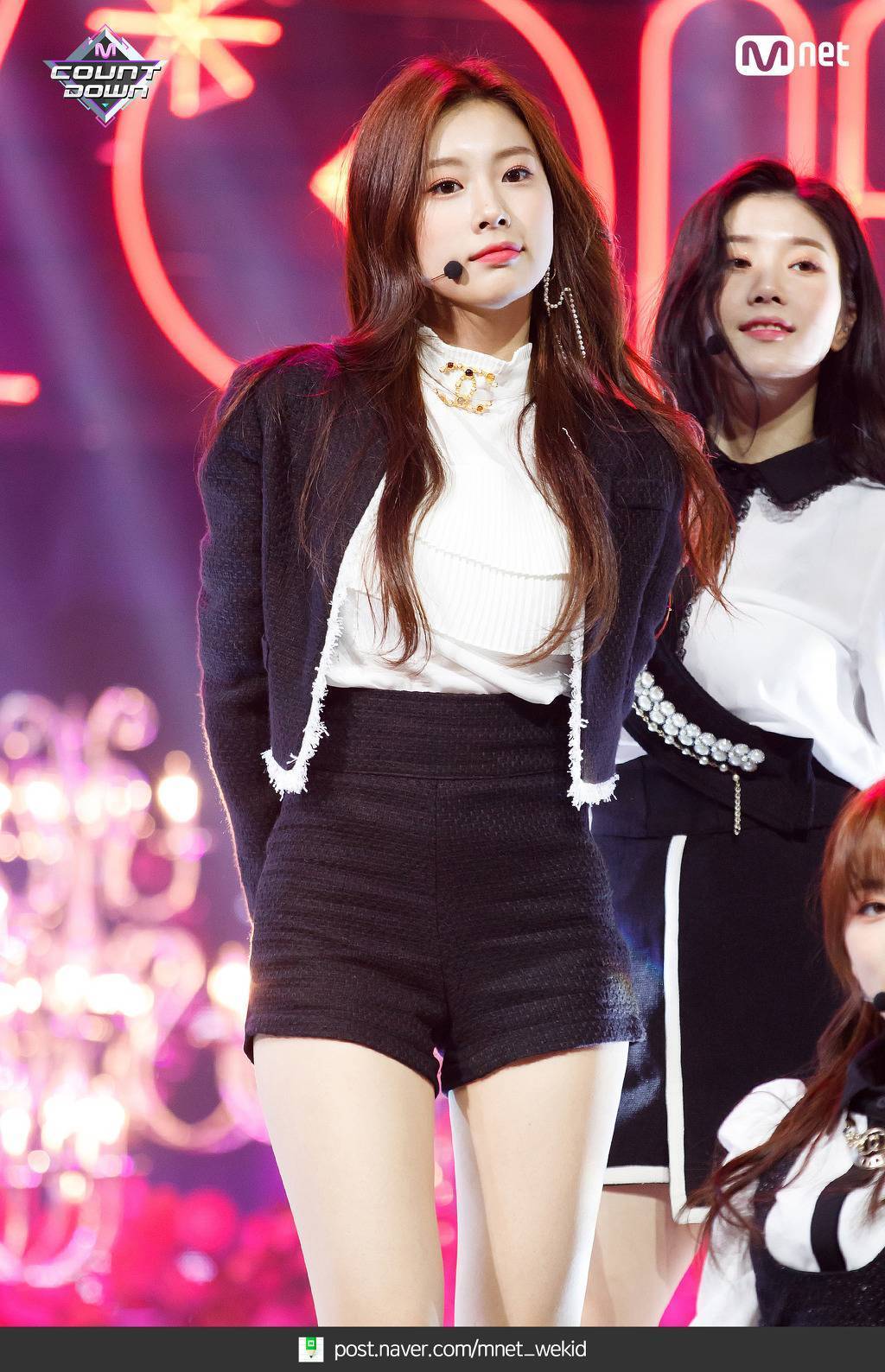 무대 의상으로 샤넬 입은 아이즈원 | 인스티즈