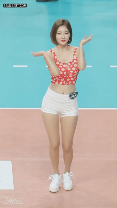 열심히 일하는 치어리더... | 인스티즈