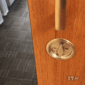 인테리어 시공업자 깨러 간다.gif | 인스티즈