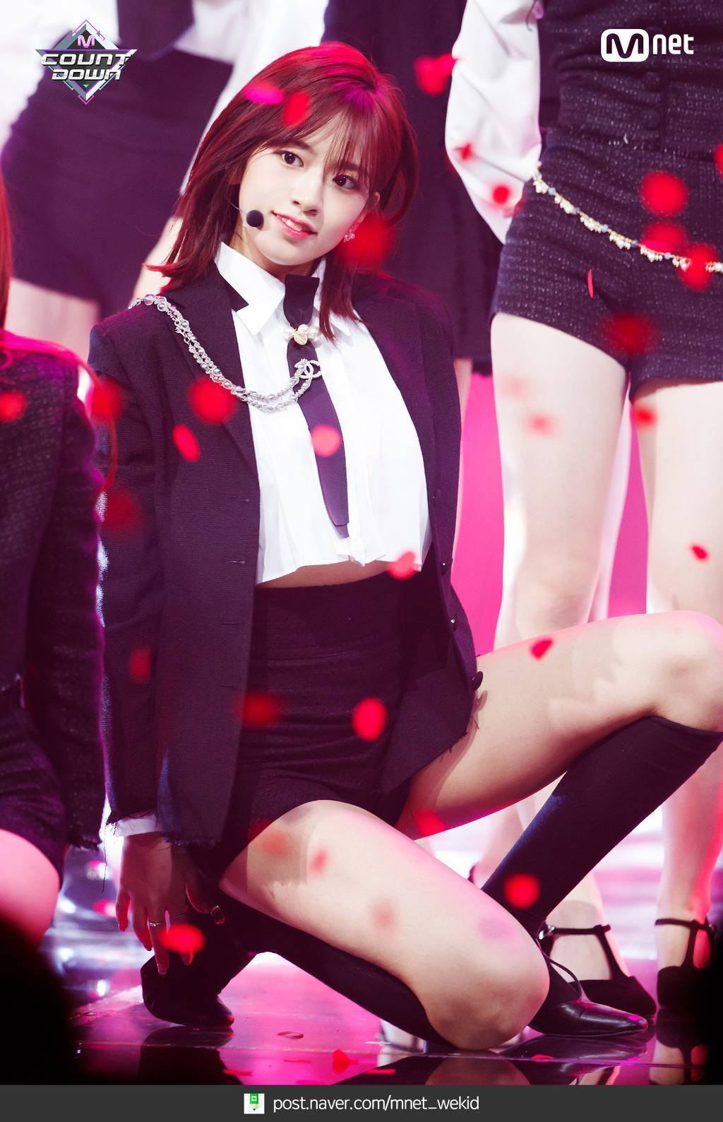 무대 의상으로 샤넬 입은 아이즈원 | 인스티즈